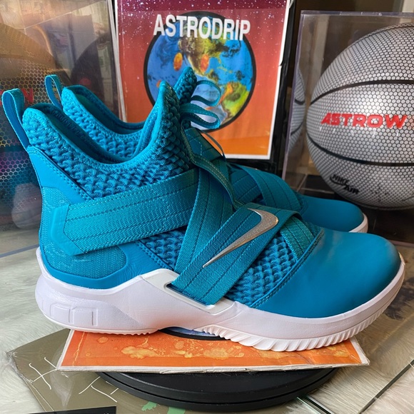 lebron soldier 12 tb